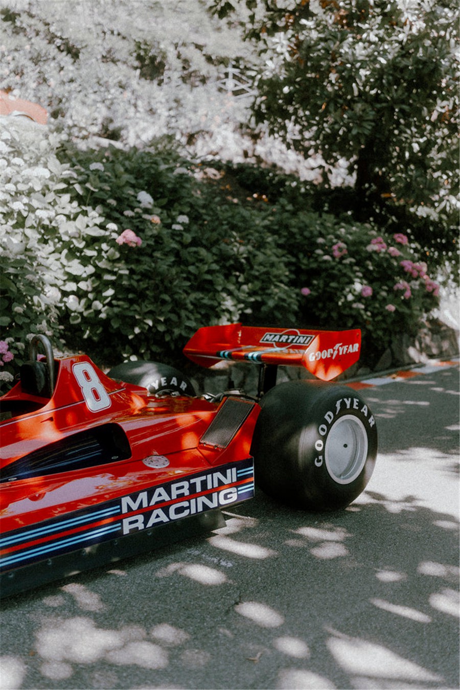 复古怀旧美感35mm胶片模拟色调颗粒汽车商业摄影Lightroom调色预设 Mike Crawat 2024 35MM FILM LOOK PRESETS 插件预设 sucaiwan.com