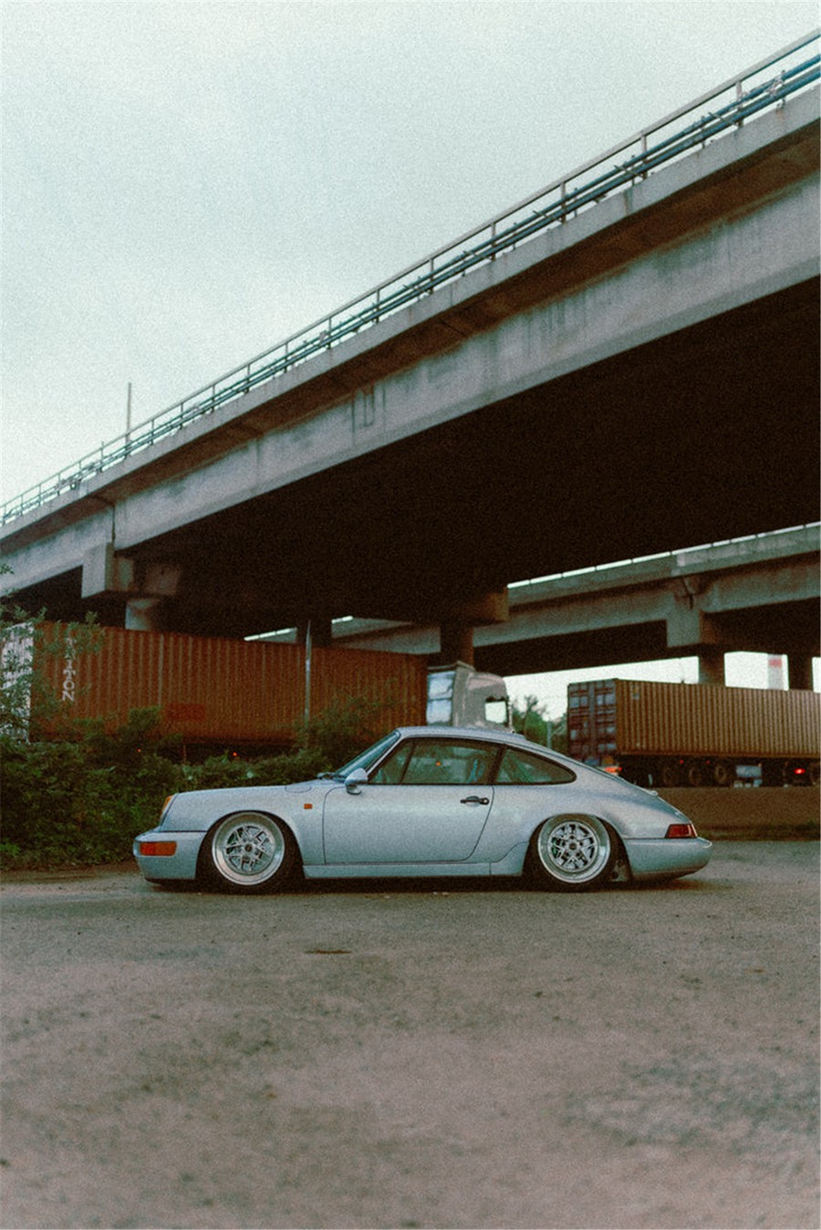 复古怀旧美感35mm胶片模拟色调颗粒汽车商业摄影Lightroom调色预设 Mike Crawat 2024 35MM FILM LOOK PRESETS 插件预设 sucaiwan.com