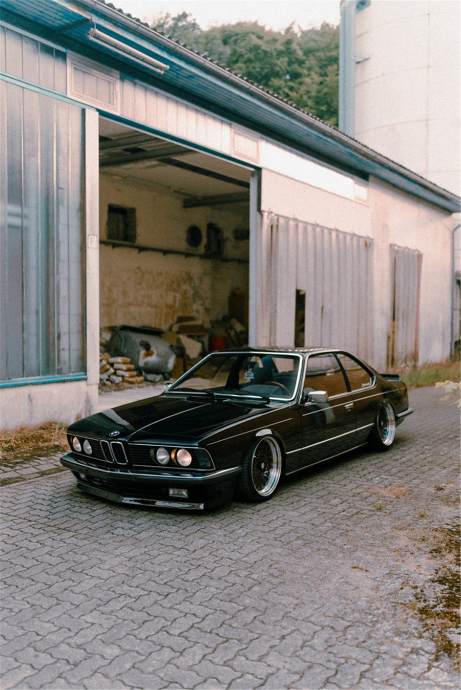 复古怀旧美感35mm胶片模拟色调颗粒汽车商业摄影Lightroom调色预设 Mike Crawat 2024 35MM FILM LOOK PRESETS 插件预设 sucaiwan.com