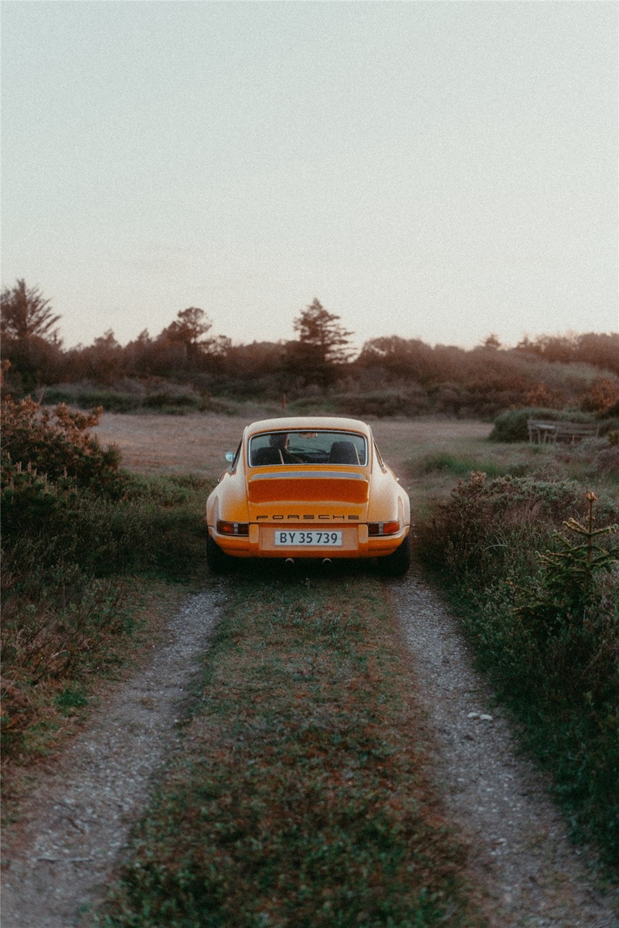 复古怀旧美感35mm胶片模拟色调颗粒汽车商业摄影Lightroom调色预设 Mike Crawat 2024 35MM FILM LOOK PRESETS 插件预设 sucaiwan.com