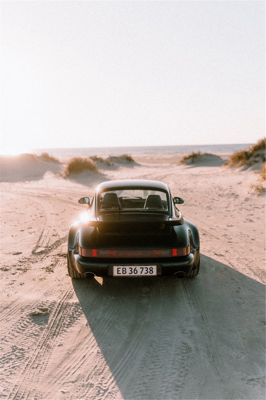 复古怀旧美感35mm胶片模拟色调颗粒汽车商业摄影Lightroom调色预设 Mike Crawat 2024 35MM FILM LOOK PRESETS 插件预设 sucaiwan.com