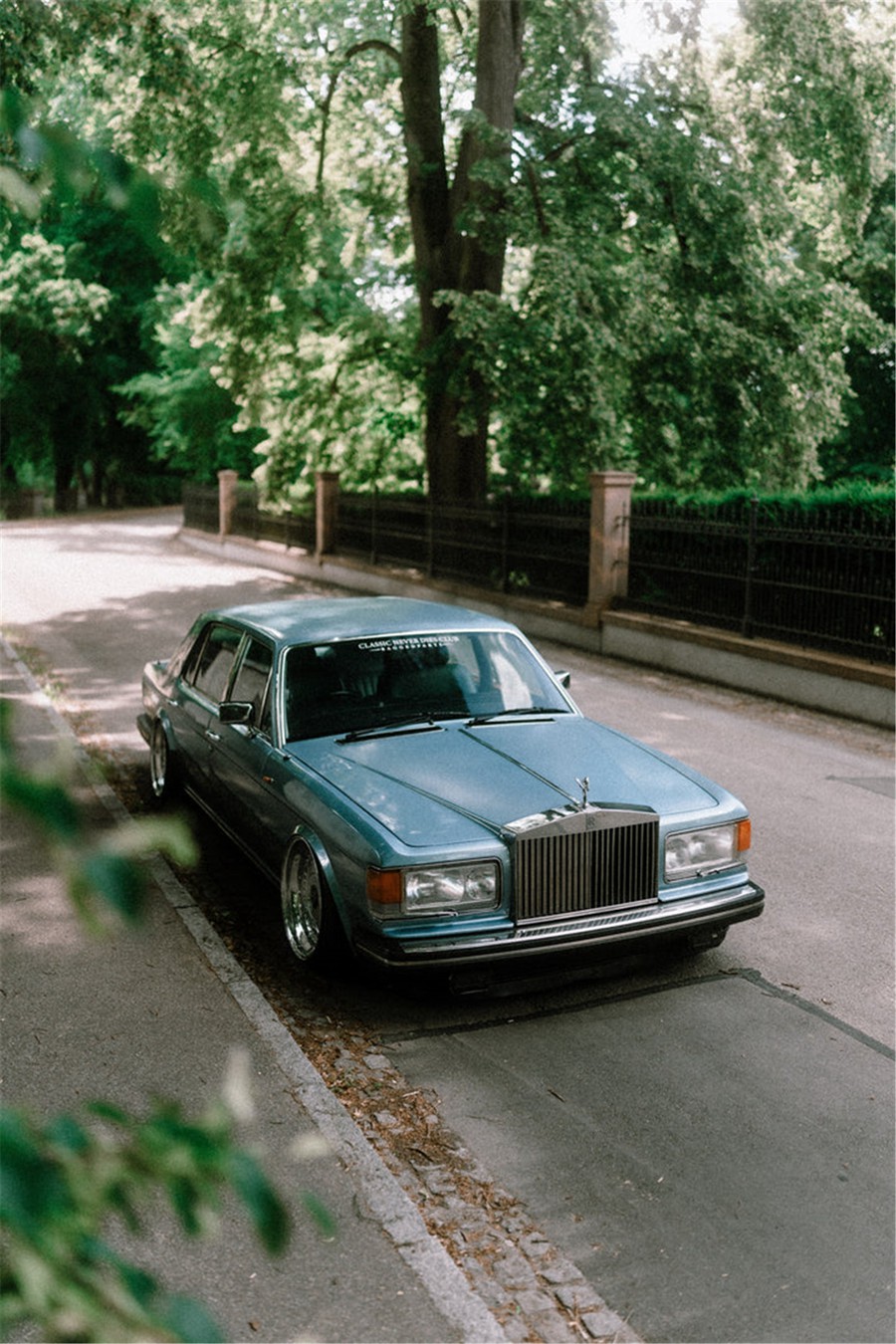 复古怀旧美感35mm胶片模拟色调颗粒汽车商业摄影Lightroom调色预设 Mike Crawat 2024 35MM FILM LOOK PRESETS 插件预设 sucaiwan.com