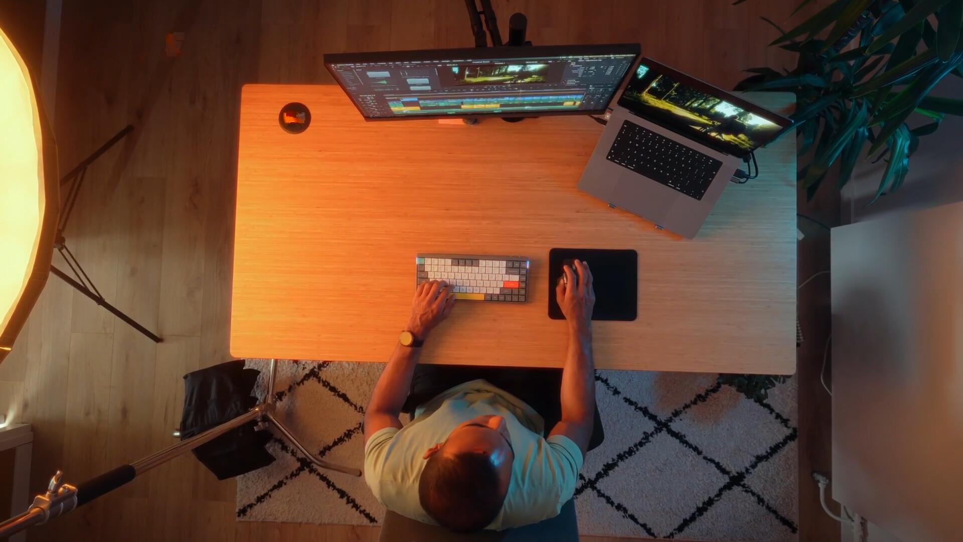 大师课程:达芬奇19完整视频编辑色彩分级电影制作人、剪辑师、创作者视频课程 DaVinci Resolve 19 Masterclass 设计教程 第3张-素材湾丨精选海外优质设计素材资源 大师课程:达芬奇19完整视频编辑色彩分级电影制作人、剪辑师、创作者视频课程 DaVinci Resolve 19 Masterclass 设计教程 sucaiwan.com