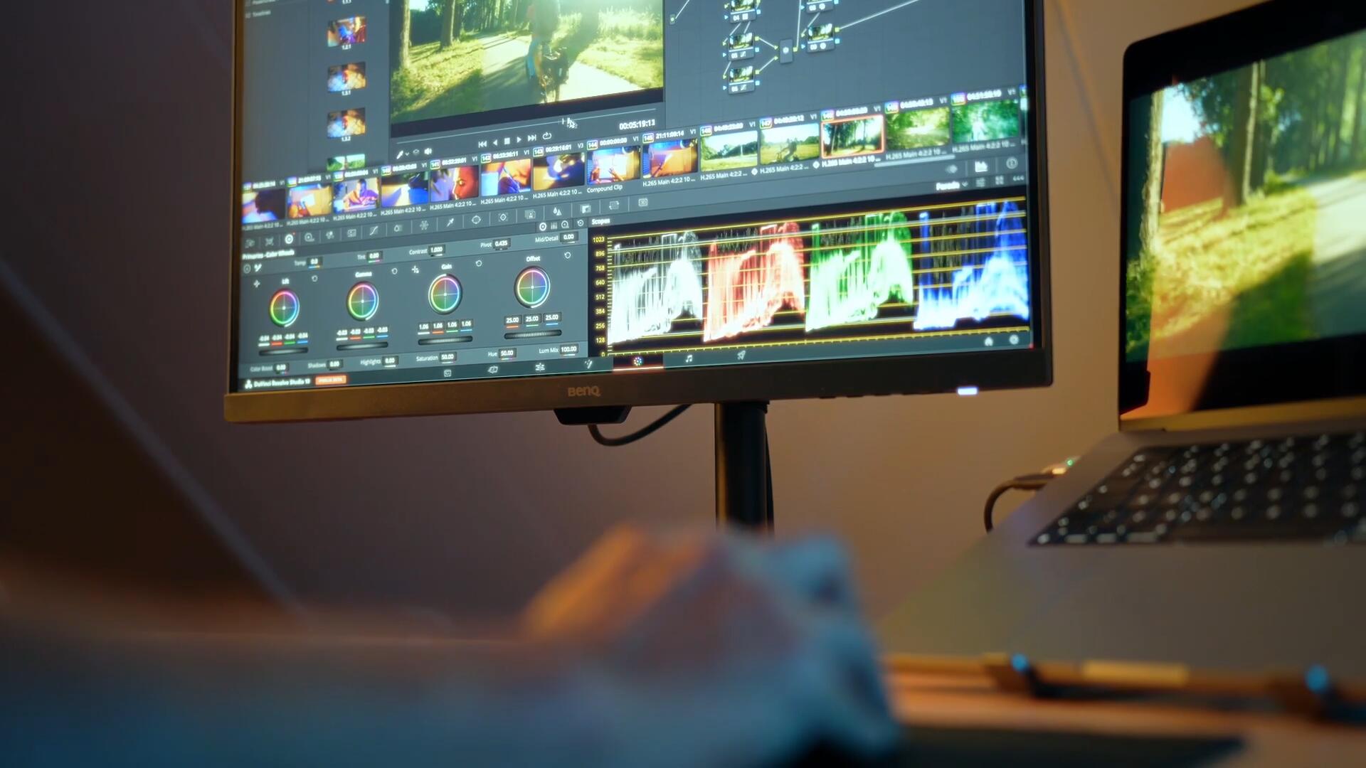 大师课程:达芬奇19完整视频编辑色彩分级电影制作人、剪辑师、创作者视频课程 DaVinci Resolve 19 Masterclass 设计教程 第5张-素材湾丨精选海外优质设计素材资源 大师课程:达芬奇19完整视频编辑色彩分级电影制作人、剪辑师、创作者视频课程 DaVinci Resolve 19 Masterclass 设计教程 sucaiwan.com