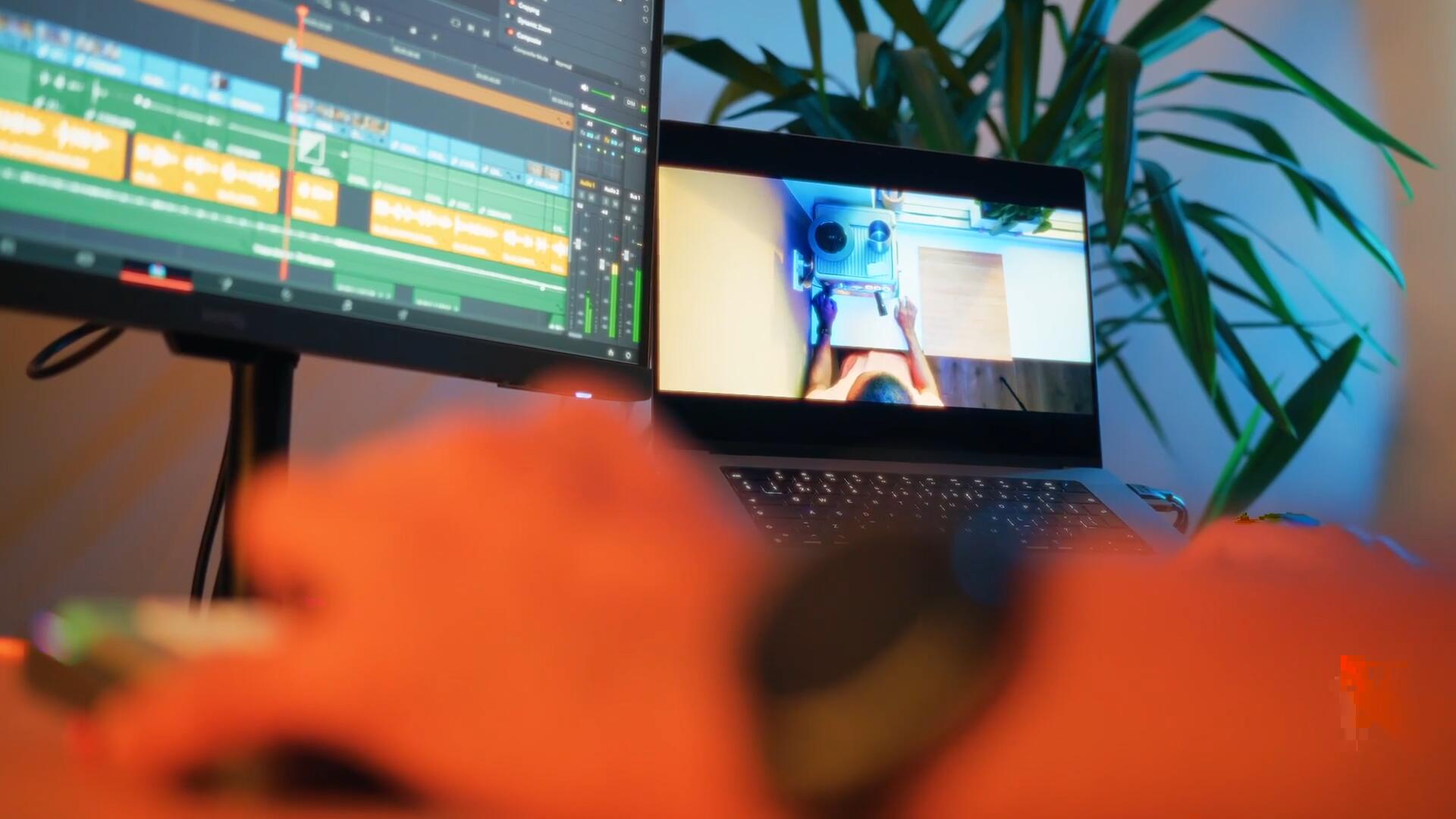 大师课程:达芬奇19完整视频编辑色彩分级电影制作人、剪辑师、创作者视频课程 DaVinci Resolve 19 Masterclass 设计教程 第8张-素材湾丨精选海外优质设计素材资源 大师课程:达芬奇19完整视频编辑色彩分级电影制作人、剪辑师、创作者视频课程 DaVinci Resolve 19 Masterclass 设计教程 sucaiwan.com