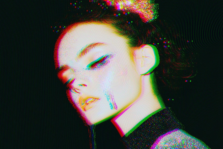 复古矩阵发光故障照片效果ps特效滤镜样机 Glowing Glitch Photo Effect 插件预设 第3张-素材湾丨精选海外优质设计素材资源 复古矩阵发光故障照片效果ps特效滤镜样机 Glowing Glitch Photo Effect 插件预设 sucaiwan.com