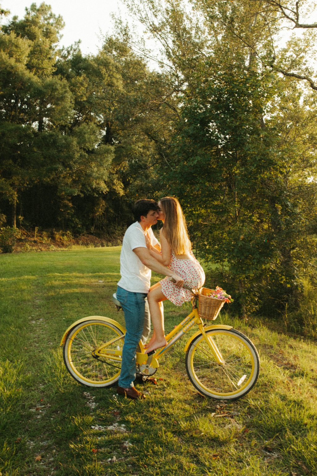 复古宝丽来35mm胶片梦幻温暖底色Lightroom调色预设 Katie Bertagnolli: Like Yesterday 插件预设 第5张-素材湾丨精选海外优质设计素材资源 复古宝丽来35mm胶片梦幻温暖底色Lightroom调色预设 Katie Bertagnolli: Like Yesterday 插件预设 sucaiwan.com