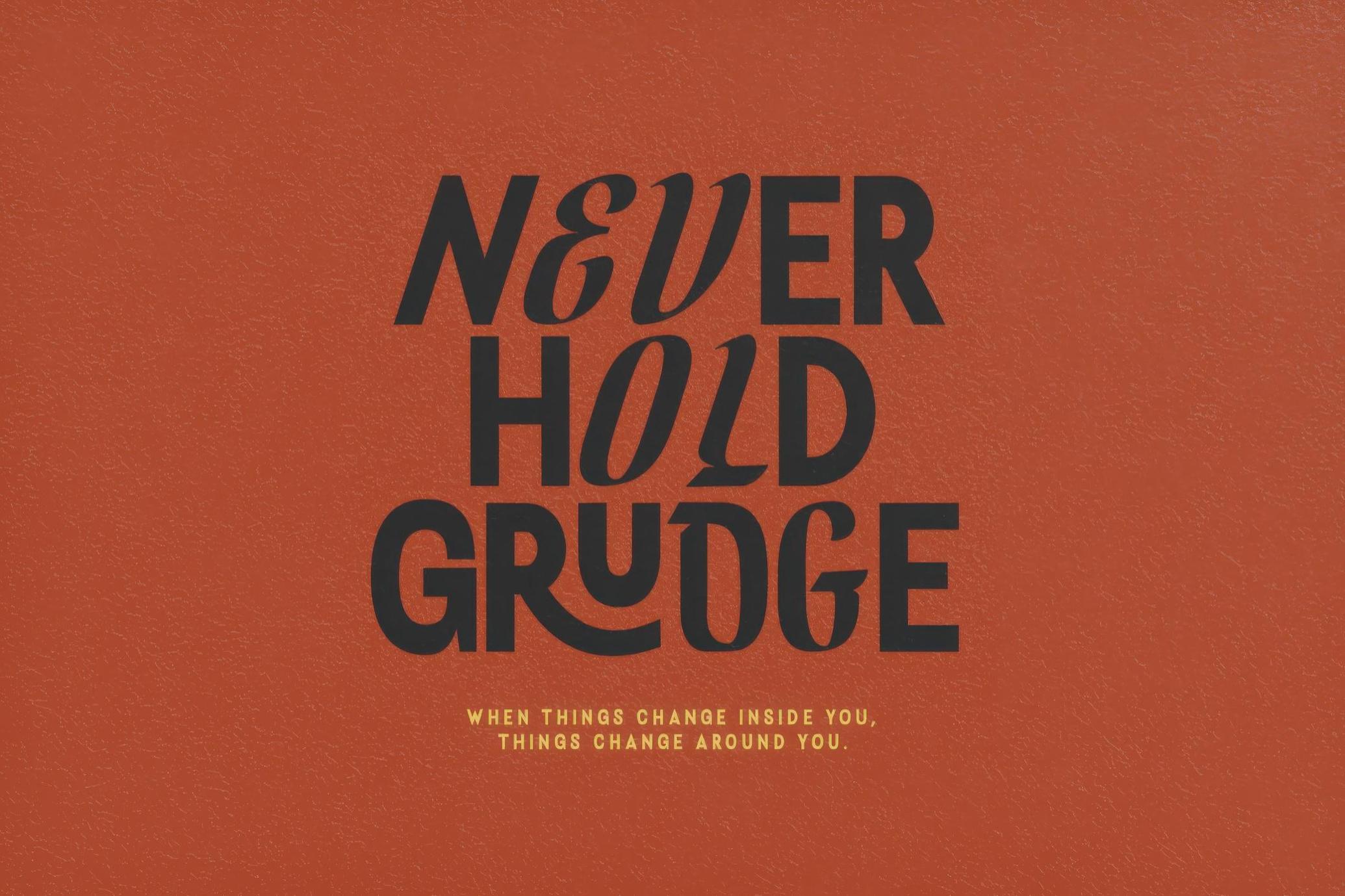 英文字体：复古经典双样式街头服饰标题段落排版衬线文字标题排版字体 Sacred Crowns — 2 in 1 Display Font , sucaiwan.com