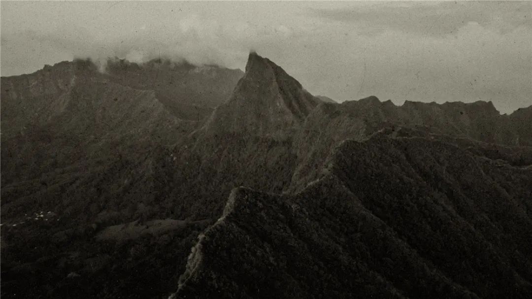 黑白色调情绪美学低像素氛围捕捉艺术摄影动态模糊效果Lightroom调色预设 Envijon. Black & White Photo Pack , 第3张-素材湾丨精选海外优质设计素材资源 黑白色调情绪美学低像素氛围捕捉艺术摄影动态模糊效果Lightroom调色预设 Envijon. Black & White Photo Pack , sucaiwan.com