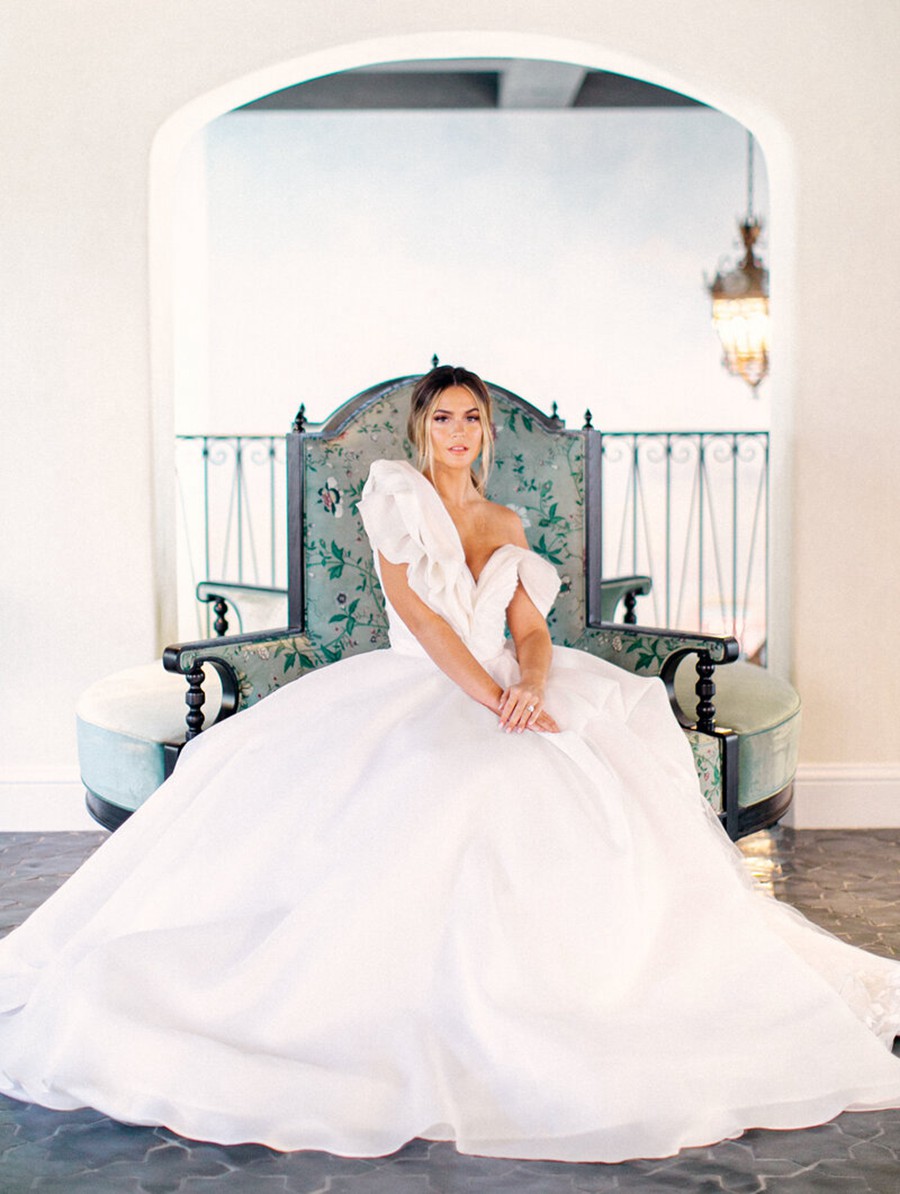 色彩鲜艳明亮桃红色婚礼肖像摄影照片调色Lightroom预设Kindred – The Storey Collection – True Colors 插件预设 第3张-素材湾丨精选海外优质设计素材资源 色彩鲜艳明亮桃红色婚礼肖像摄影照片调色Lightroom预设Kindred – The Storey Collection – True Colors 插件预设 sucaiwan.com