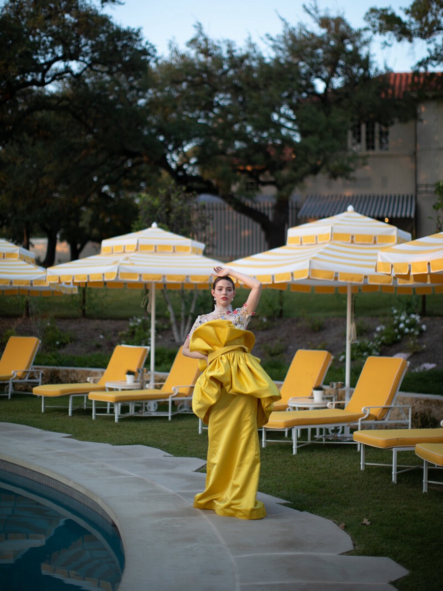 色彩鲜艳明亮桃红色婚礼肖像摄影照片调色Lightroom预设Kindred – The Storey Collection – True Colors 插件预设 第5张-素材湾丨精选海外优质设计素材资源 色彩鲜艳明亮桃红色婚礼肖像摄影照片调色Lightroom预设Kindred – The Storey Collection – True Colors 插件预设 sucaiwan.com