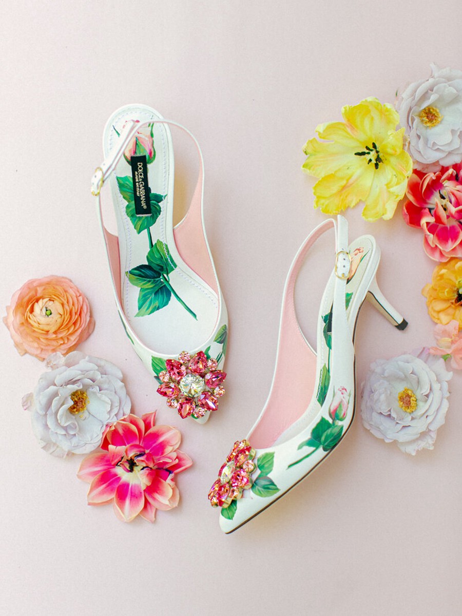 色彩鲜艳明亮桃红色婚礼肖像摄影照片调色Lightroom预设Kindred – The Storey Collection – True Colors 插件预设 第6张-素材湾丨精选海外优质设计素材资源 色彩鲜艳明亮桃红色婚礼肖像摄影照片调色Lightroom预设Kindred – The Storey Collection – True Colors 插件预设 sucaiwan.com