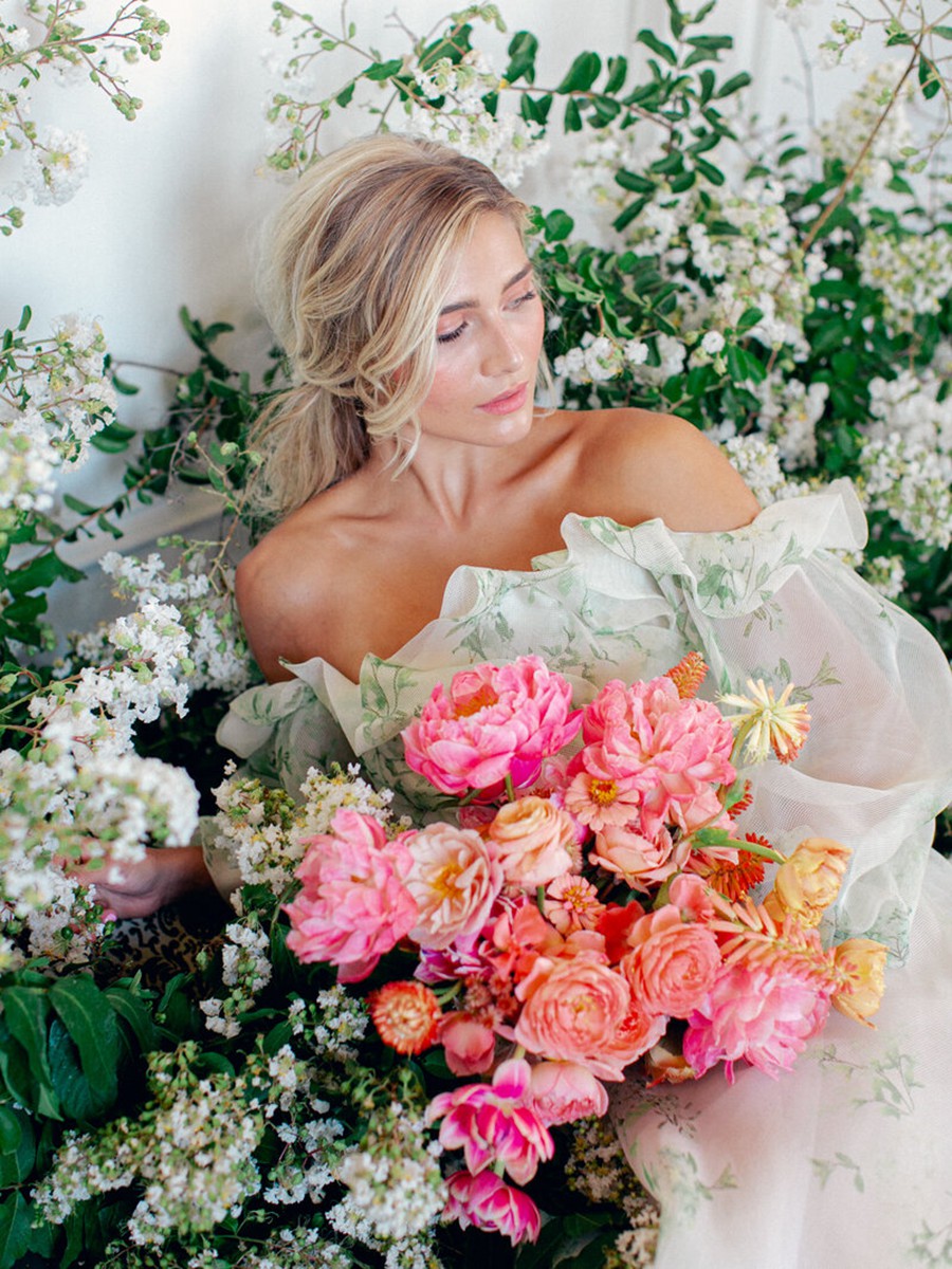 色彩鲜艳明亮桃红色婚礼肖像摄影照片调色Lightroom预设Kindred – The Storey Collection – True Colors 插件预设 第10张-素材湾丨精选海外优质设计素材资源 色彩鲜艳明亮桃红色婚礼肖像摄影照片调色Lightroom预设Kindred – The Storey Collection – True Colors 插件预设 sucaiwan.com