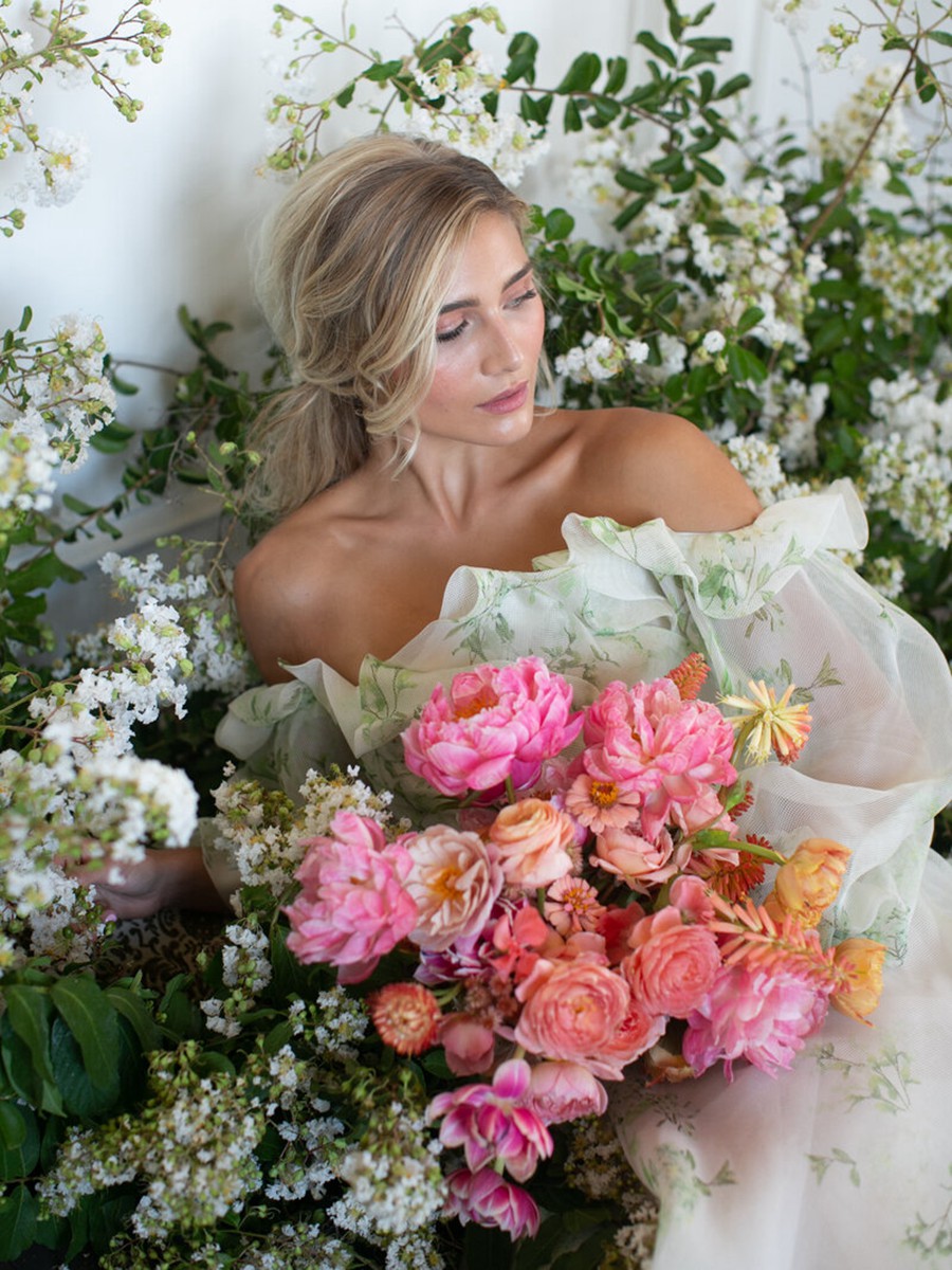 色彩鲜艳明亮桃红色婚礼肖像摄影照片调色Lightroom预设Kindred – The Storey Collection – True Colors 插件预设 第11张-素材湾丨精选海外优质设计素材资源 色彩鲜艳明亮桃红色婚礼肖像摄影照片调色Lightroom预设Kindred – The Storey Collection – True Colors 插件预设 sucaiwan.com