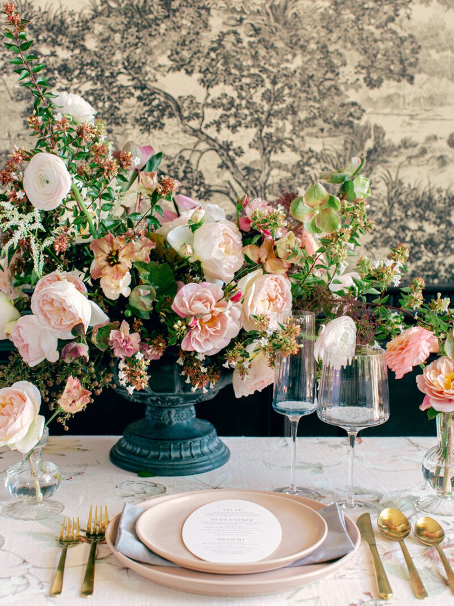 色彩鲜艳明亮桃红色婚礼肖像摄影照片调色Lightroom预设Kindred – The Storey Collection – True Colors 插件预设 第14张-素材湾丨精选海外优质设计素材资源 色彩鲜艳明亮桃红色婚礼肖像摄影照片调色Lightroom预设Kindred – The Storey Collection – True Colors 插件预设 sucaiwan.com