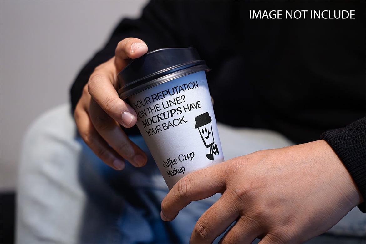 手持一次性外卖咖啡果汁奶茶纸杯设计展示效果图PS贴图样机模板Coffee Cup Mockup – VOL 样机素材 sucaiwan.com