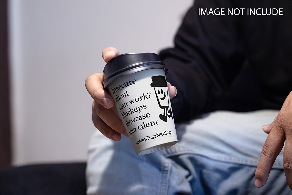 手持一次性外卖咖啡果汁奶茶纸杯设计展示效果图PS贴图样机模板Coffee Cup Mockup – VOL 样机素材 sucaiwan.com