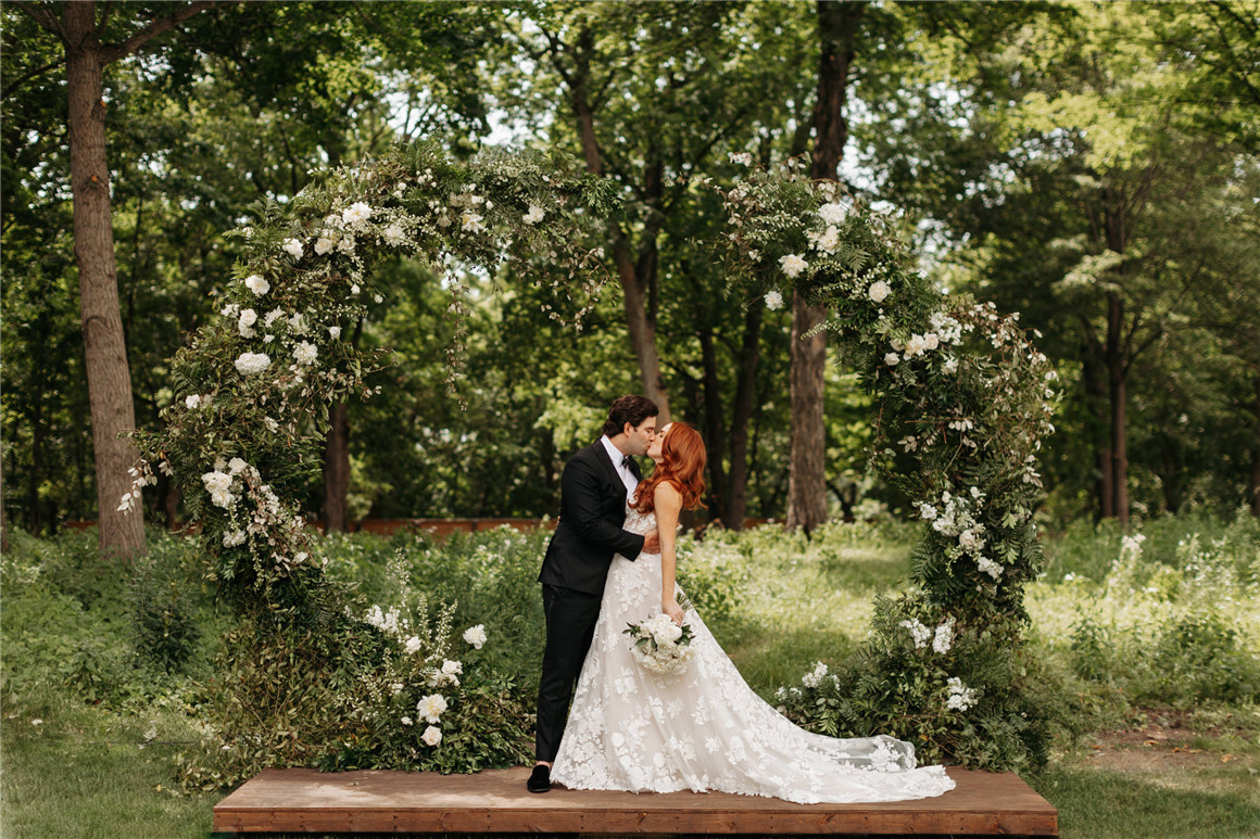 永恒清新温暖黑白色调婚礼情侣摄影照片调色Lightroom预设包G-Presets x Janelle Elise 2 插件预设 第2张-素材湾丨精选海外优质设计素材资源 永恒清新温暖黑白色调婚礼情侣摄影照片调色Lightroom预设包G-Presets x Janelle Elise 2 插件预设 sucaiwan.com