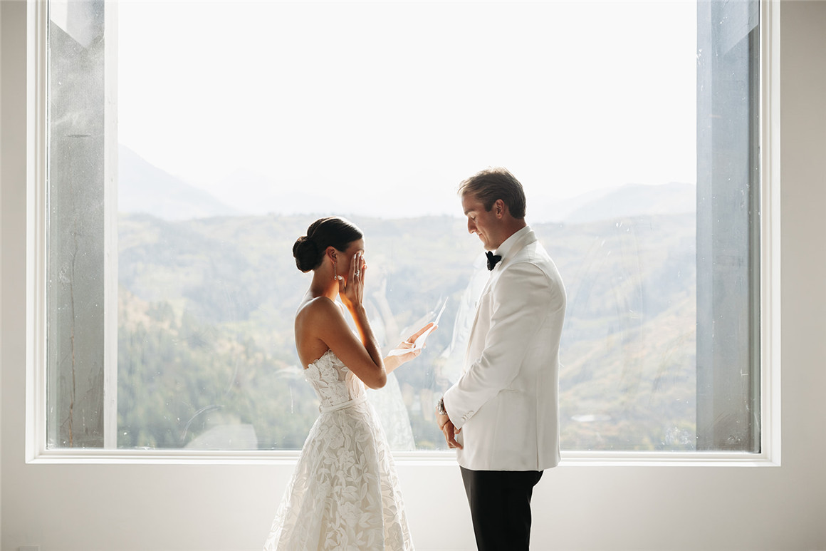 永恒清新温暖黑白色调婚礼情侣摄影照片调色Lightroom预设包G-Presets x Janelle Elise 2 插件预设 第4张-素材湾丨精选海外优质设计素材资源 永恒清新温暖黑白色调婚礼情侣摄影照片调色Lightroom预设包G-Presets x Janelle Elise 2 插件预设 sucaiwan.com