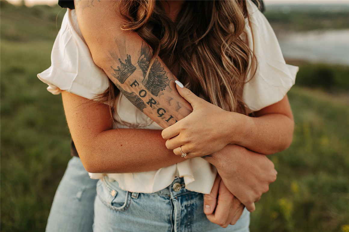 永恒清新温暖黑白色调婚礼情侣摄影照片调色Lightroom预设包G-Presets x Janelle Elise 2 插件预设 第11张-素材湾丨精选海外优质设计素材资源 永恒清新温暖黑白色调婚礼情侣摄影照片调色Lightroom预设包G-Presets x Janelle Elise 2 插件预设 sucaiwan.com