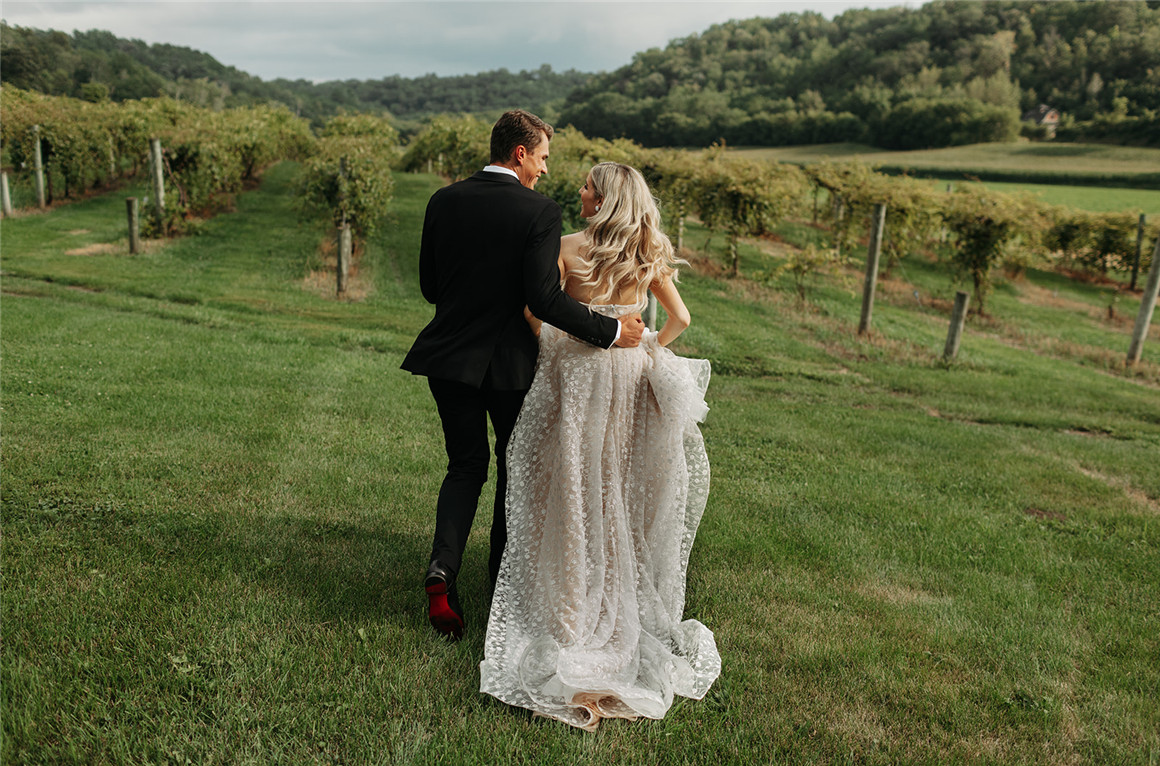 永恒清新温暖黑白色调婚礼情侣摄影照片调色Lightroom预设包G-Presets x Janelle Elise 2 插件预设 第12张-素材湾丨精选海外优质设计素材资源 永恒清新温暖黑白色调婚礼情侣摄影照片调色Lightroom预设包G-Presets x Janelle Elise 2 插件预设 sucaiwan.com