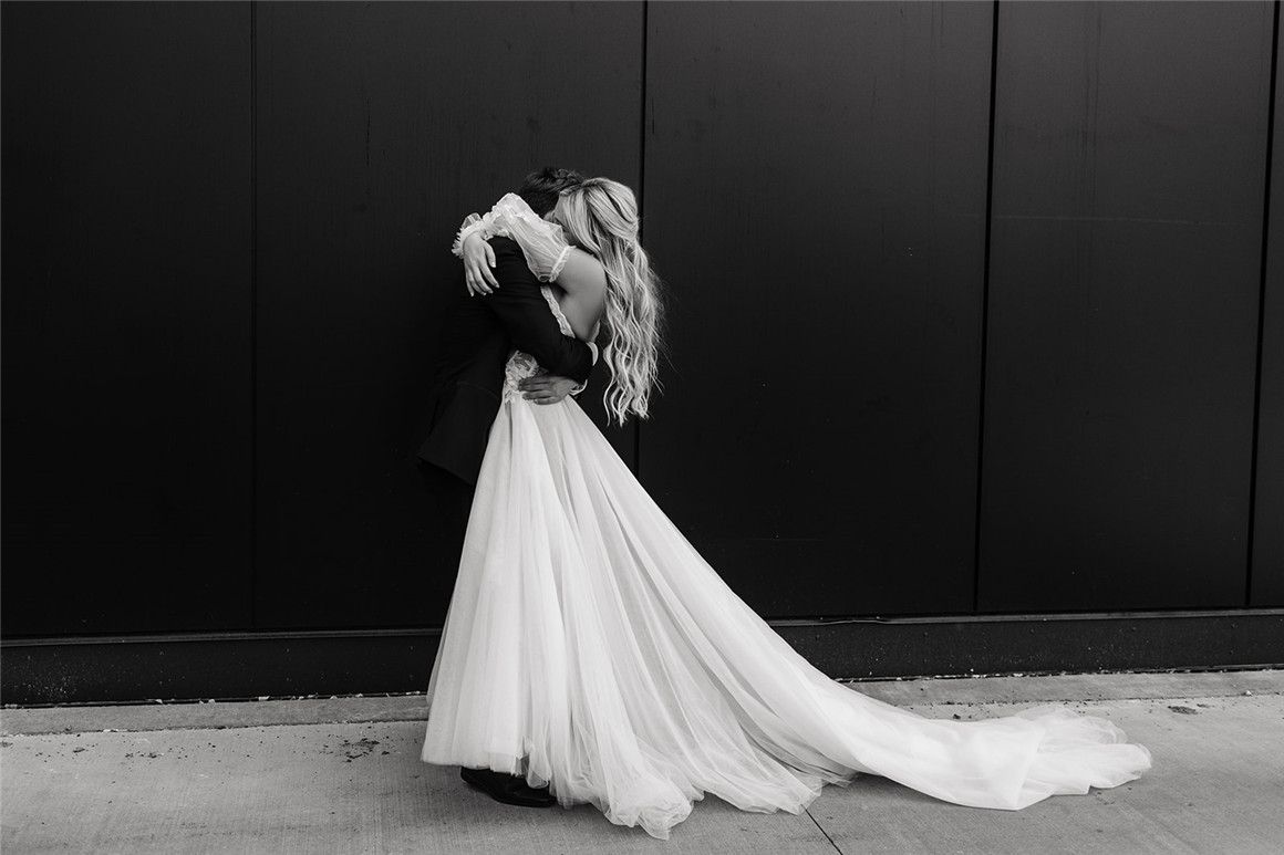 永恒清新温暖黑白色调婚礼情侣摄影照片调色Lightroom预设包G-Presets x Janelle Elise 2 插件预设 第17张-素材湾丨精选海外优质设计素材资源 永恒清新温暖黑白色调婚礼情侣摄影照片调色Lightroom预设包G-Presets x Janelle Elise 2 插件预设 sucaiwan.com