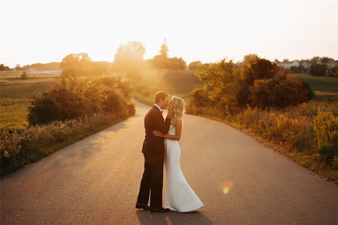 永恒清新温暖黑白色调婚礼情侣摄影照片调色Lightroom预设包G-Presets x Janelle Elise 2 插件预设 第21张-素材湾丨精选海外优质设计素材资源 永恒清新温暖黑白色调婚礼情侣摄影照片调色Lightroom预设包G-Presets x Janelle Elise 2 插件预设 sucaiwan.com