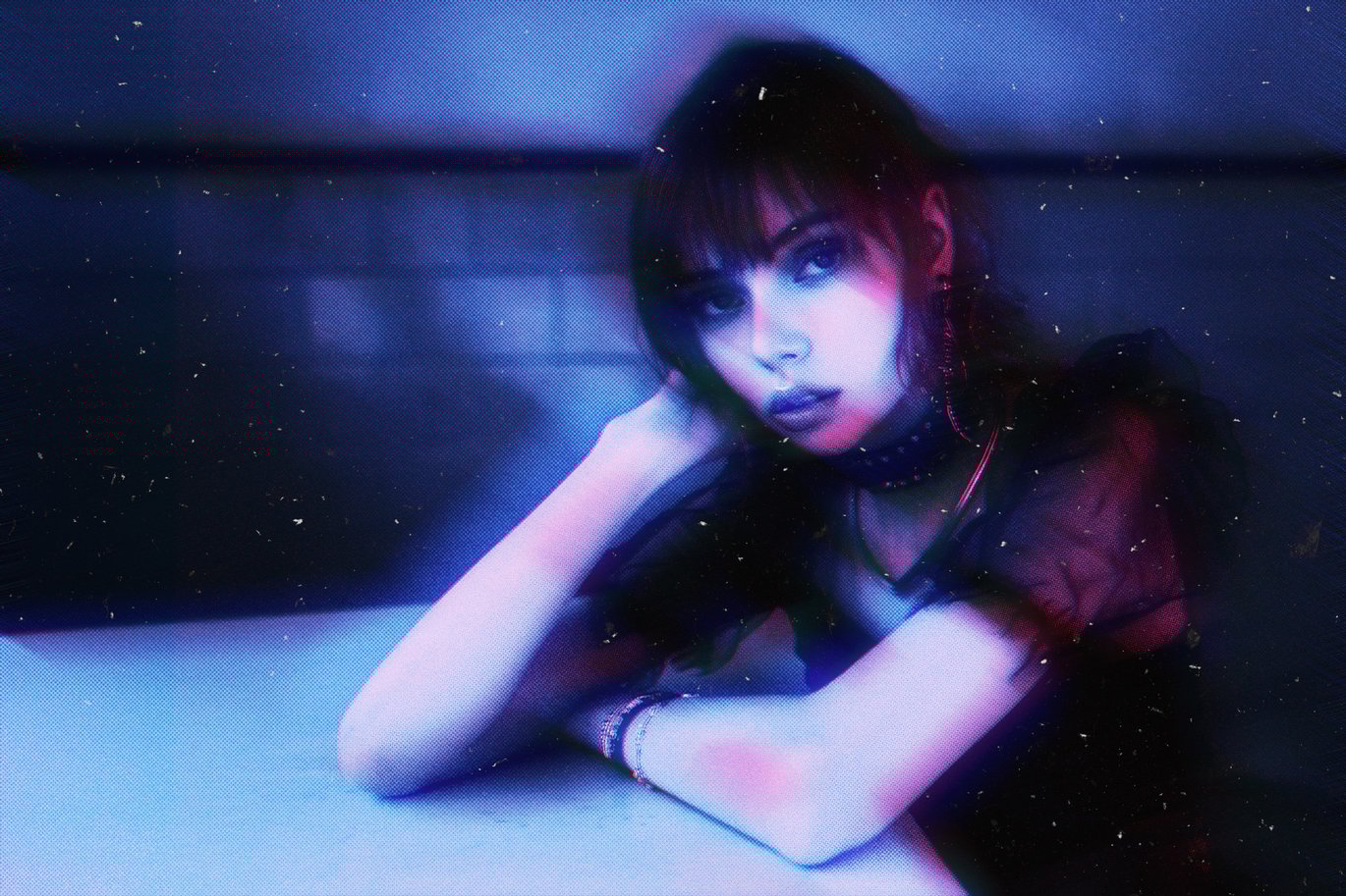 梦幻半色调故障模糊Y2K照片效果ps特效滤镜样机 Y2K Halftone Photo Effect 插件预设 第7张-素材湾丨精选海外优质设计素材资源 梦幻半色调故障模糊Y2K照片效果ps特效滤镜样机 Y2K Halftone Photo Effect 插件预设 sucaiwan.com