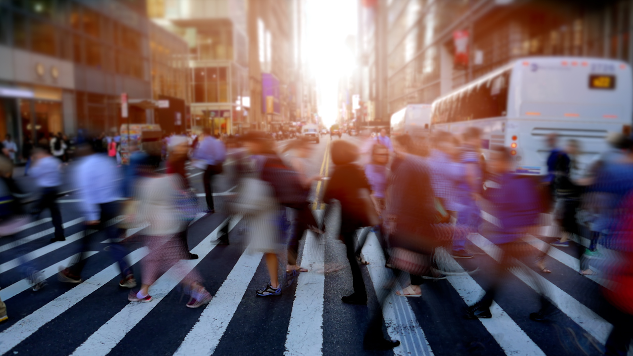 Artlist 4K ProRes超高清大都市城市街道斑马线人行道夜间运动模糊视频素材 People Commuting in Metropolis , 第1张-素材湾丨精选海外优质设计素材资源 Artlist 4K ProRes超高清大都市城市街道斑马线人行道夜间运动模糊视频素材 People Commuting in Metropolis , sucaiwan.com