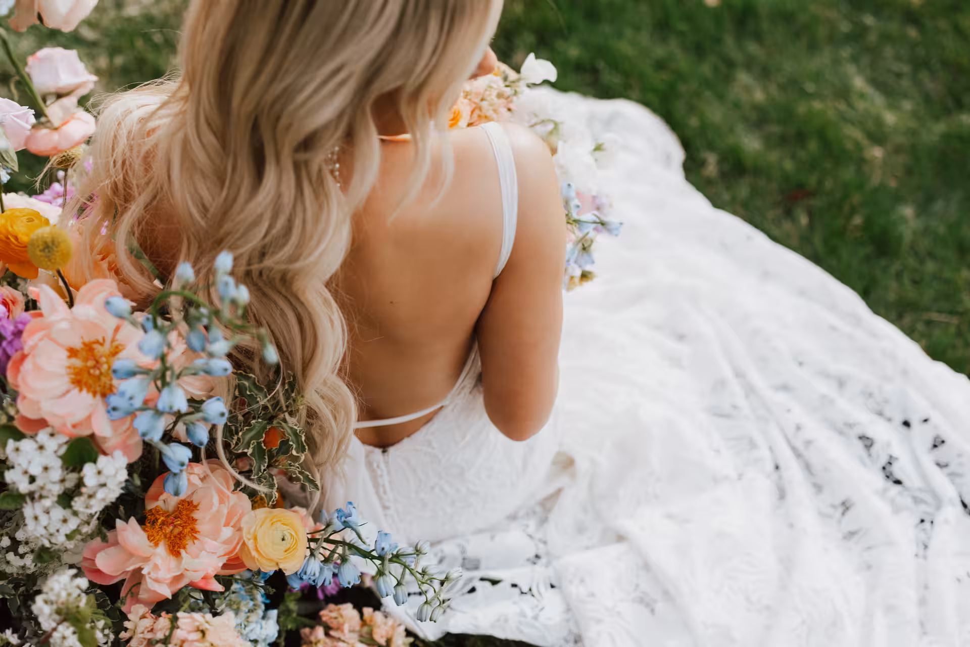 LR预设：复古怀旧奶油色朦胧美学婚礼旅拍人像摄影Lightroom调色预设 Sadie Photo - Bouquet Collection , sucaiwan.com