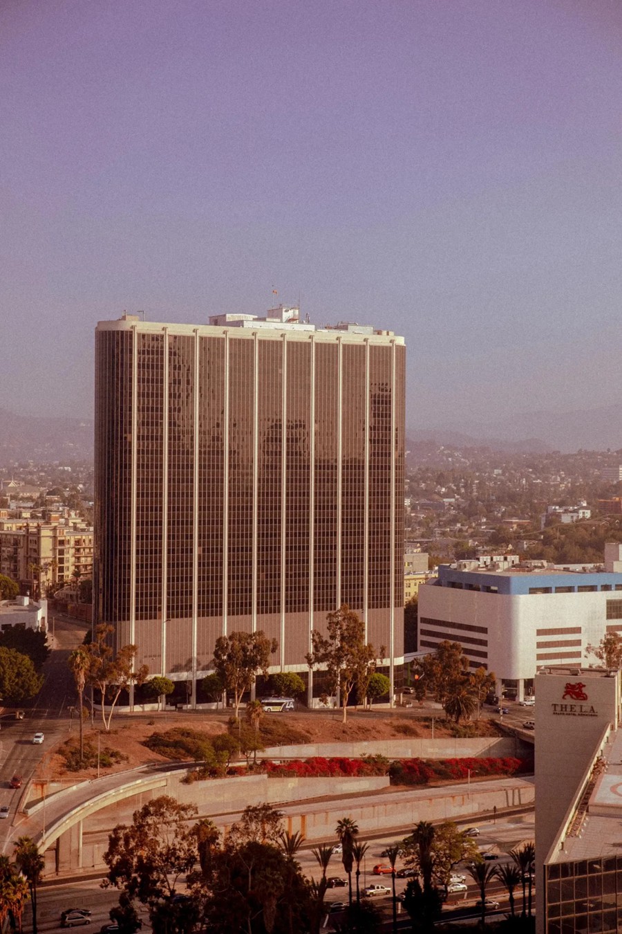 复古70年代胶片模拟鲜艳浓郁色彩城市人文扫街叙事人像风光LR预设 Maris Jones - The 70s - Nostalgic , 第2张-素材湾丨精选海外优质设计素材资源 复古70年代胶片模拟鲜艳浓郁色彩城市人文扫街叙事人像风光LR预设 Maris Jones - The 70s - Nostalgic , sucaiwan.com