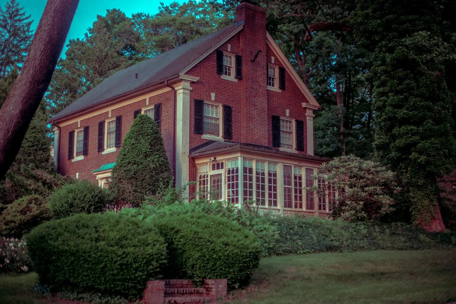 复古70年代胶片模拟鲜艳浓郁色彩城市人文扫街叙事人像风光LR预设 Maris Jones - The 70s - Nostalgic , 第5张-素材湾丨精选海外优质设计素材资源 复古70年代胶片模拟鲜艳浓郁色彩城市人文扫街叙事人像风光LR预设 Maris Jones - The 70s - Nostalgic , sucaiwan.com