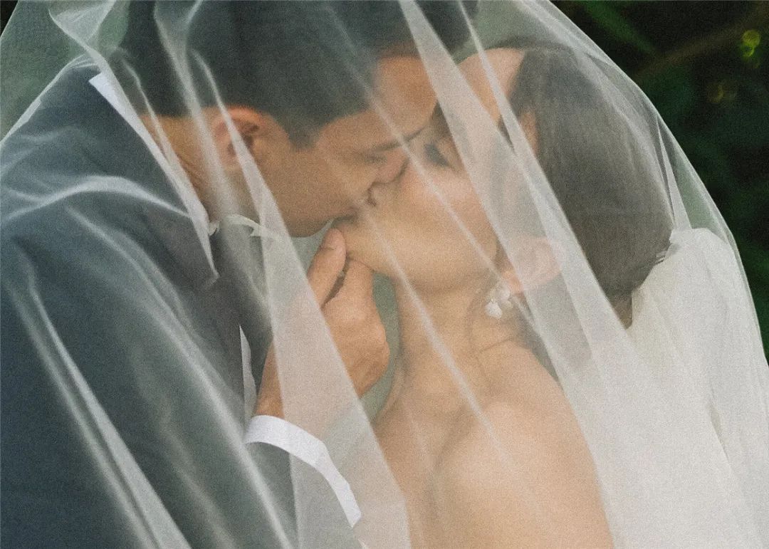 LR预设:复古电影感柔和细腻胶片模拟Lightroom调色预设 Kayleigh Taylor Presets 2024 插件预设 第1张-素材湾丨精选海外优质设计素材资源 LR预设:复古电影感柔和细腻胶片模拟Lightroom调色预设 Kayleigh Taylor Presets 2024 插件预设 sucaiwan.com