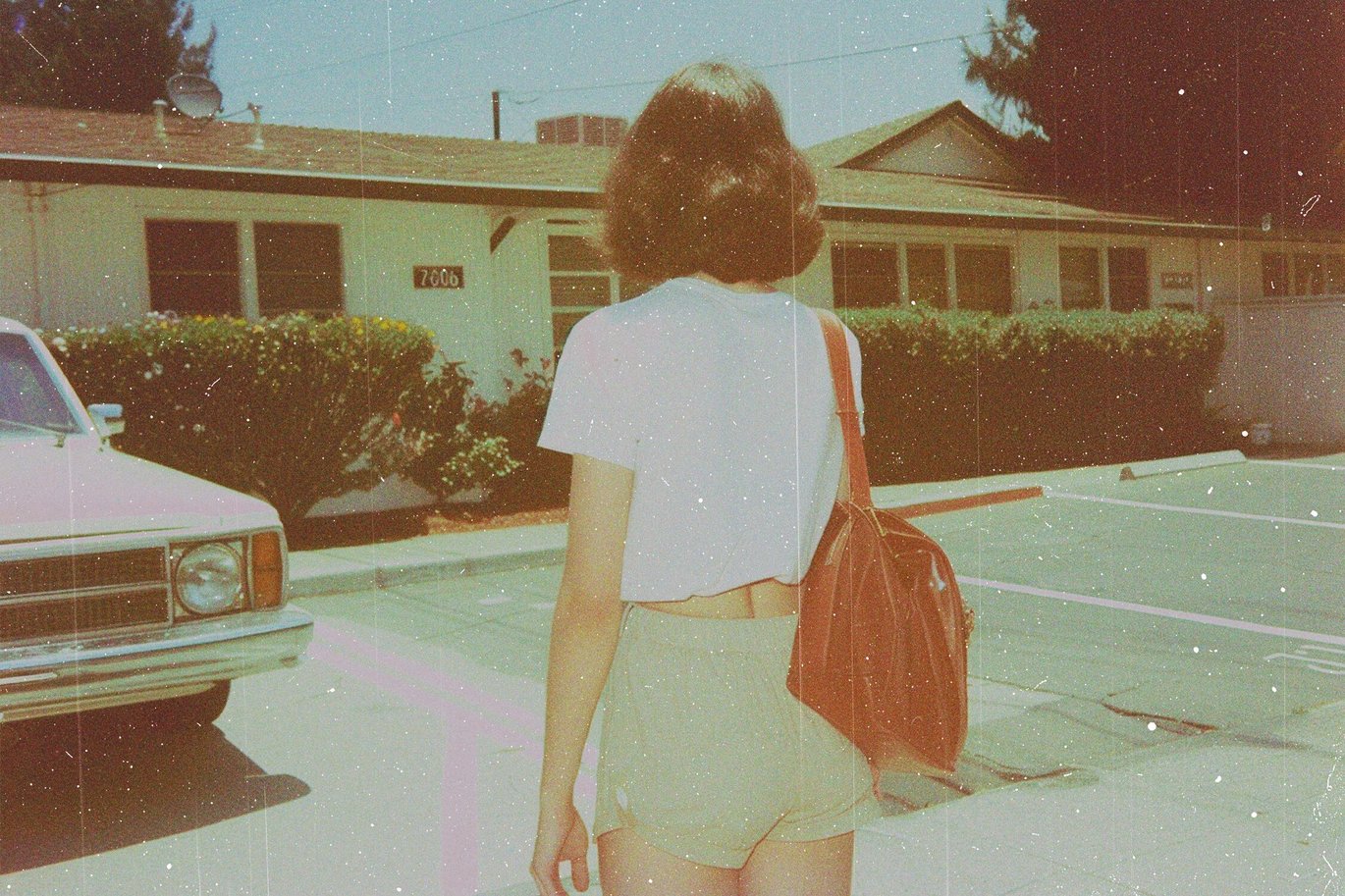 复古颗粒饱和照片效果ps特效滤镜样机 Oversaturated Photo Effect 插件预设 第3张-素材湾丨精选海外优质设计素材资源 复古颗粒饱和照片效果ps特效滤镜样机 Oversaturated Photo Effect 插件预设 sucaiwan.com