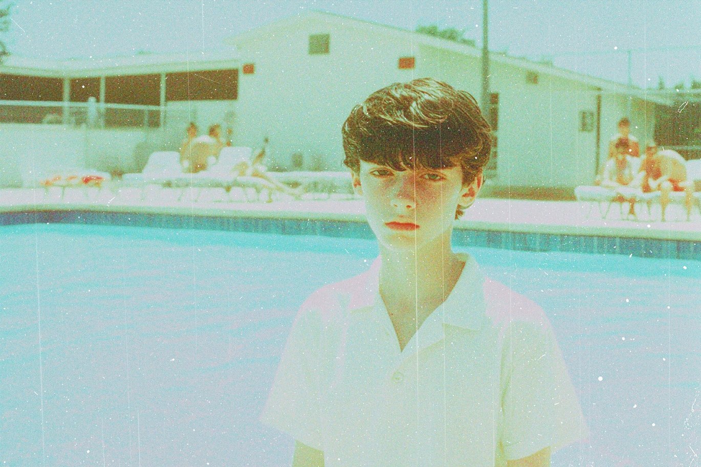 复古颗粒饱和照片效果ps特效滤镜样机 Oversaturated Photo Effect 插件预设 第6张-素材湾丨精选海外优质设计素材资源 复古颗粒饱和照片效果ps特效滤镜样机 Oversaturated Photo Effect 插件预设 sucaiwan.com