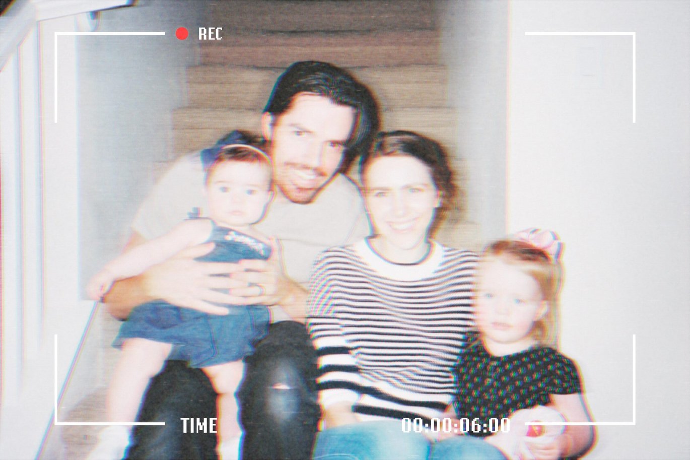 复古电视屏幕模拟故障照片效果ps特效滤镜样机 Old VHS Tape Photo Effect 插件预设 第4张-素材湾丨精选海外优质设计素材资源 复古电视屏幕模拟故障照片效果ps特效滤镜样机 Old VHS Tape Photo Effect 插件预设 sucaiwan.com