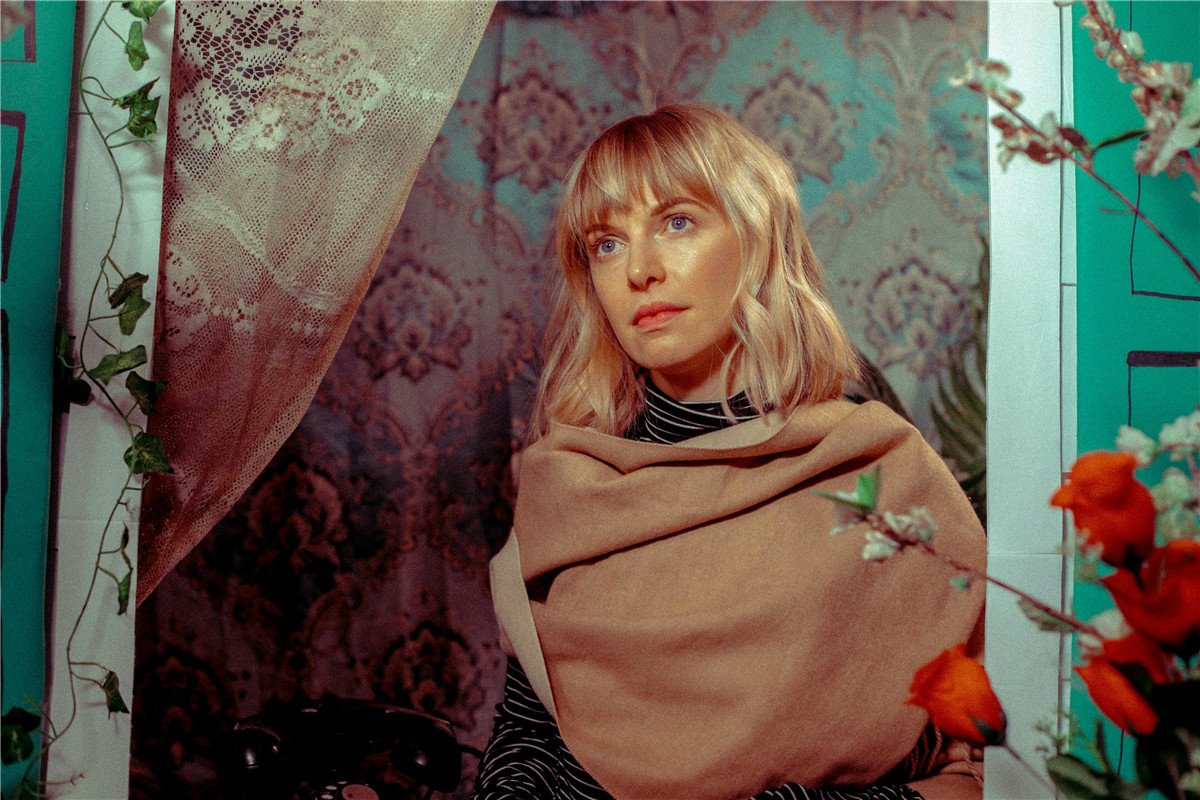 复古70年代胶片模拟鲜艳浓郁色彩城市人文扫街叙事人像风光LR预设 Maris Jones - The 70s - Nostalgic , 第11张-素材湾丨精选海外优质设计素材资源 复古70年代胶片模拟鲜艳浓郁色彩城市人文扫街叙事人像风光LR预设 Maris Jones - The 70s - Nostalgic , sucaiwan.com