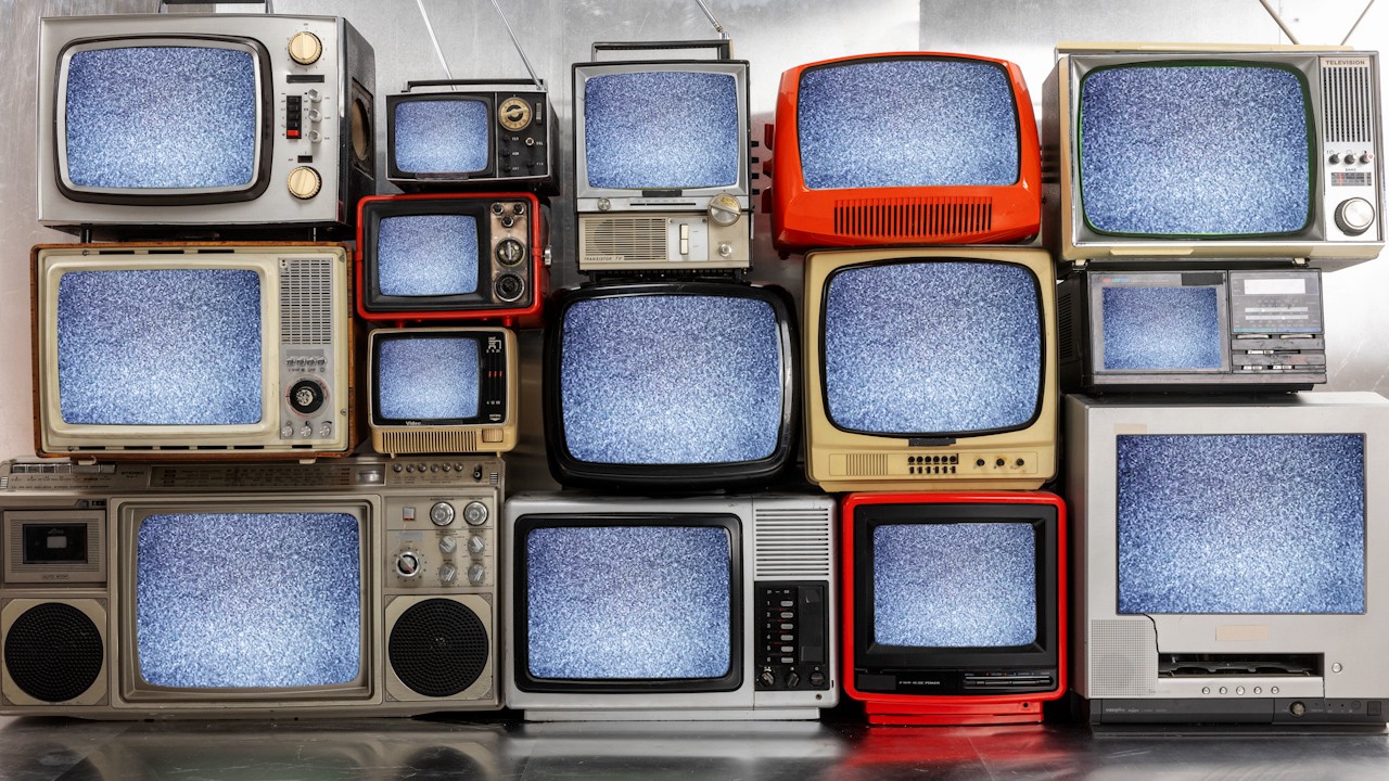 Artlist 4K ProRes超高清老式复古电视故障失真媒体墙视频素材 + 音效 Vintage Television Wall , 第3张-素材湾丨精选海外优质设计素材资源 Artlist 4K ProRes超高清老式复古电视故障失真媒体墙视频素材 + 音效 Vintage Television Wall , sucaiwan.com