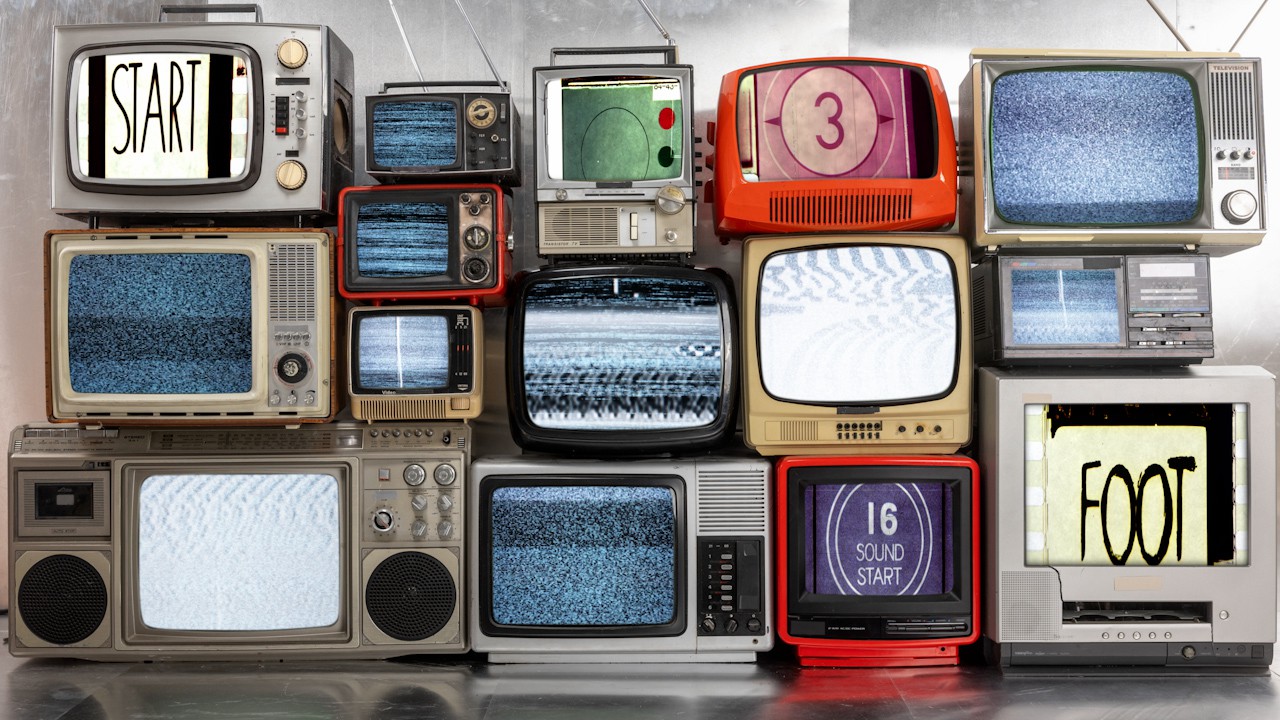 Artlist 4K ProRes超高清老式复古电视故障失真媒体墙视频素材 + 音效 Vintage Television Wall , 第2张-素材湾丨精选海外优质设计素材资源 Artlist 4K ProRes超高清老式复古电视故障失真媒体墙视频素材 + 音效 Vintage Television Wall , sucaiwan.com