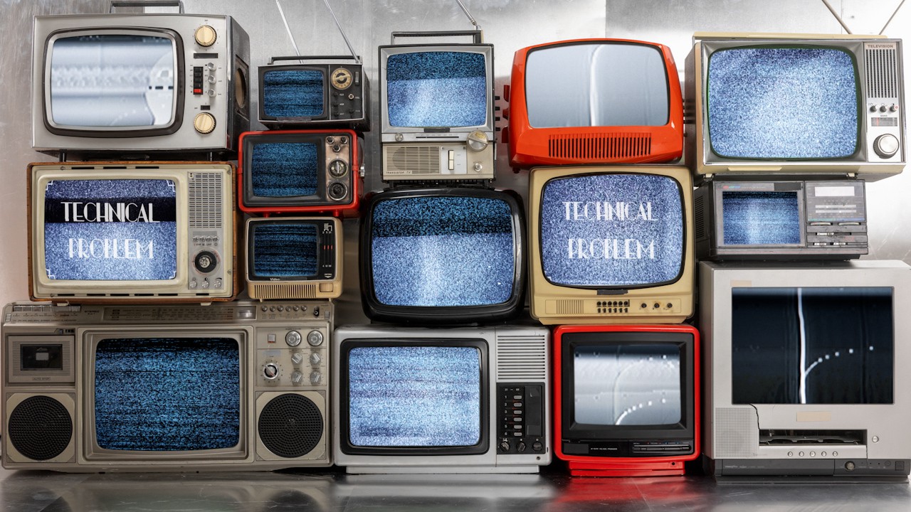 Artlist 4K ProRes超高清老式复古电视故障失真媒体墙视频素材 + 音效 Vintage Television Wall , 第5张-素材湾丨精选海外优质设计素材资源 Artlist 4K ProRes超高清老式复古电视故障失真媒体墙视频素材 + 音效 Vintage Television Wall , sucaiwan.com