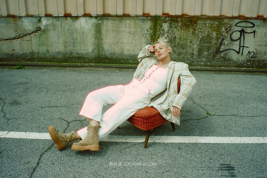 顶级ins风国外柯达Cinestill 800T/Gold 200/Portra 400胶片颗粒模拟电影美学扫街照片调色Lr预设/Ps动作 The Classic Presets – Classic ECN-2 2025 , sucaiwan.com