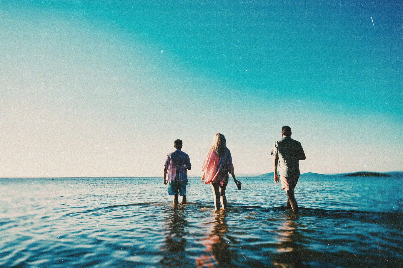 复古燥点灰尘电影照片效果ps特效滤镜样机 Dusty Cinema Photo Effect , 第7张-素材湾丨精选海外优质设计素材资源 复古燥点灰尘电影照片效果ps特效滤镜样机 Dusty Cinema Photo Effect , sucaiwan.com