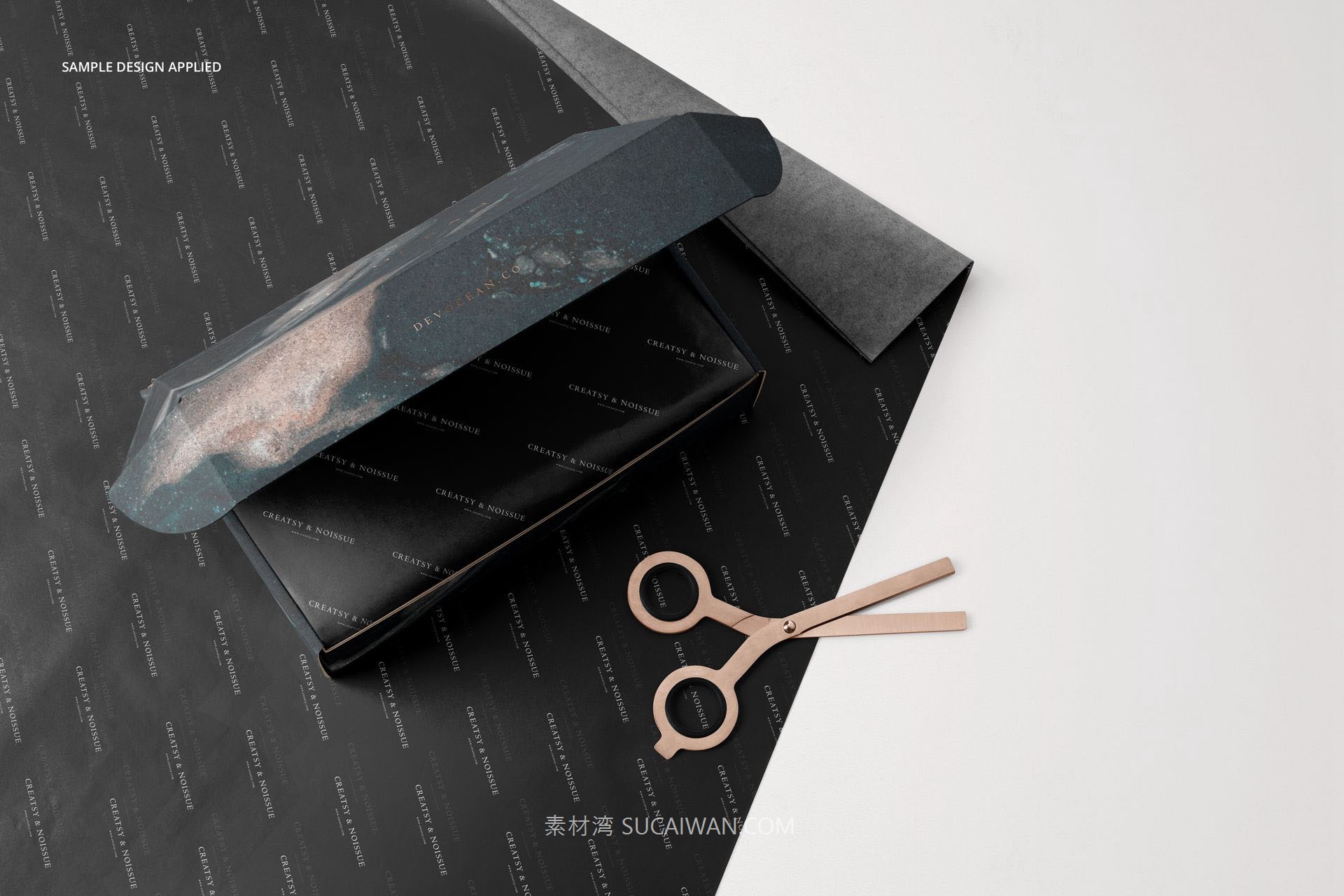 7款时尚服装鞋包装纸盒快递盒包装袋胶带VI设计展示效果图PSD样机模板Noissue Mailing Box Mockup Set v2 , sucaiwan.com