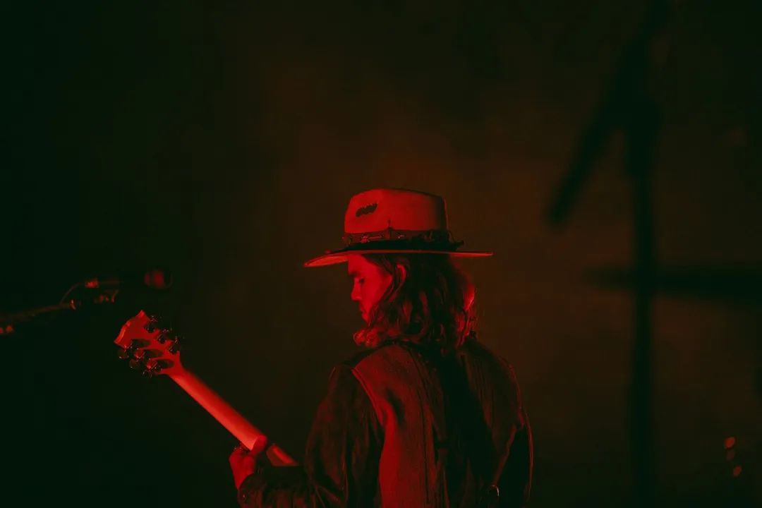 全新纪实风格情绪氛围人文旅拍人像摄影Lightroom调色预设 Peter Mckinnon PMV5 Lightroom Presets 2024 插件预设 sucaiwan.com