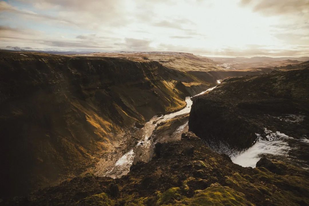 全新纪实风格情绪氛围人文旅拍人像摄影Lightroom调色预设 Peter Mckinnon PMV5 Lightroom Presets 2024 插件预设 sucaiwan.com