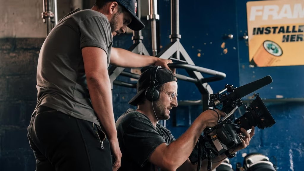 专业商业婚礼电影广告拍摄制作业务建立全流程视频课程 中英文字幕 The Art of Documentary – Create & Earn Course 设计教程 第4张-素材湾丨精选海外优质设计素材资源 专业商业婚礼电影广告拍摄制作业务建立全流程视频课程 中英文字幕 The Art of Documentary – Create & Earn Course 设计教程 sucaiwan.com