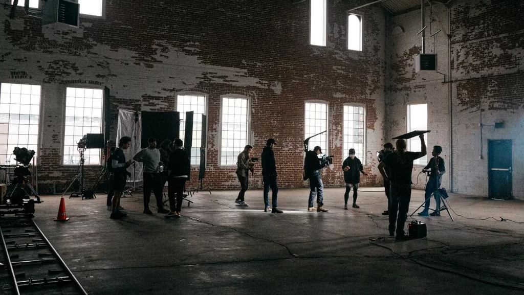 专业商业婚礼电影广告拍摄制作业务建立全流程视频课程 中英文字幕 The Art of Documentary – Create & Earn Course 设计教程 第7张-素材湾丨精选海外优质设计素材资源 专业商业婚礼电影广告拍摄制作业务建立全流程视频课程 中英文字幕 The Art of Documentary – Create & Earn Course 设计教程 sucaiwan.com