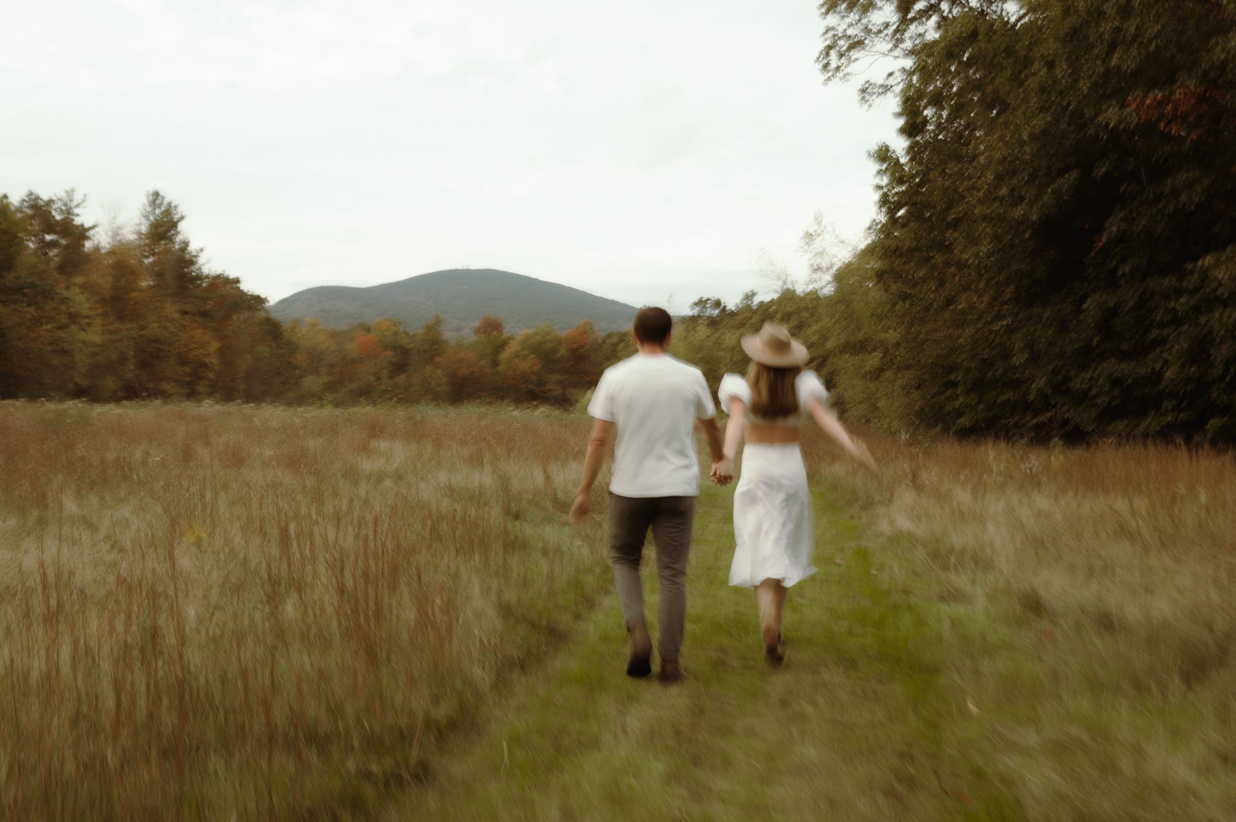9个复古中性色调宁静高雅人像旅拍自然风光摄影后期LR预设 root and bud // THE BACKWOODS PACK , 第6张-素材湾丨精选海外优质设计素材资源 9个复古中性色调宁静高雅人像旅拍自然风光摄影后期LR预设 root and bud // THE BACKWOODS PACK , sucaiwan.com