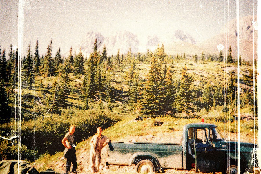 复古划痕电影照片效果ps特效滤镜样机 Retro Vibes Film Photo Effect , 第3张-素材湾丨精选海外优质设计素材资源 复古划痕电影照片效果ps特效滤镜样机 Retro Vibes Film Photo Effect , sucaiwan.com