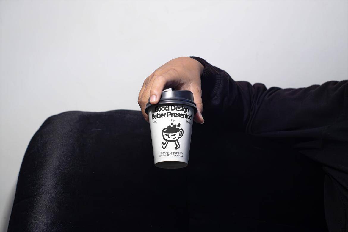 4款手持一次性咖啡杯纸杯vi设计展示效果图psd样机模板 Paper Cup Mockup , 第2张-素材湾丨精选海外优质设计素材资源 4款手持一次性咖啡杯纸杯vi设计展示效果图psd样机模板 Paper Cup Mockup , sucaiwan.com